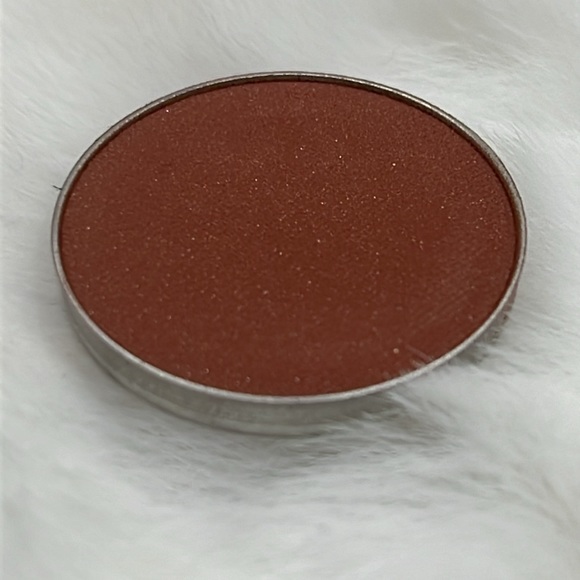 L'Bri Pearl (Shimmer) Eyeshadow Refill/Single - Burgundy (41-BU) (Magnetic Pan) - Picture 2 of 5